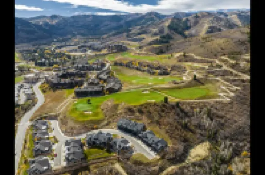 Amazing Views and Ski in Ski Out Access - Stunning Mountain Haven