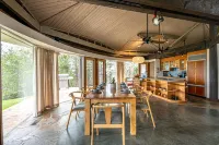 Stunning Mountain Retreat with Spa and Yoga Loft - Exquisite Escape Wears Valley 주변 호텔