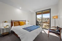 Covered Patio and Community Hot Tub - Stunning Mountain Haven Hotel a Grand County