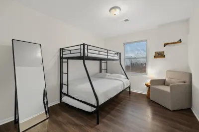 Modern Haven with Top Amenities and Location - Spacious Urban Oasis