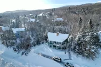 Outdoor Hot Tub and Mountain Views - Stunning Rustic Retreat Hotels in Carroll