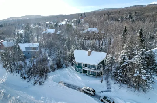 Stunning Mountain Escape with Hot Tub and Fire Pit - Inviting Luxury Retreat