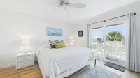 Gulf-Facing Balcony and Heated Pool - Stunning Coastal Sanctuary Hotels in Sunnyside
