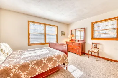 Classic home with WiFi, a full kitchen, central A/C, and a wood fireplace
