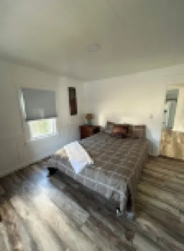 The HoneyComb - Blocks from Historic Waterfront