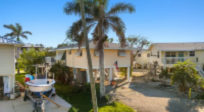 Outdoor Shower and Balcony Oasis - Charming Coastal Escape