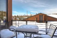 Cozy Condo with Balcony and Stunning Views - Charming Mountain Retreat