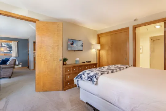 Stunning Mountain Views and Cozy Fireplace - Exquisite Colorado Retreat