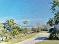 "Doc's Beach House"  Just Across from the Ocean on Sullivan's! Great Ocean Views!