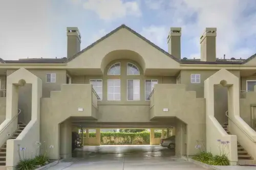 Private Hot Tub and Beautifully Decorated Space - Charming Coastal Oasis