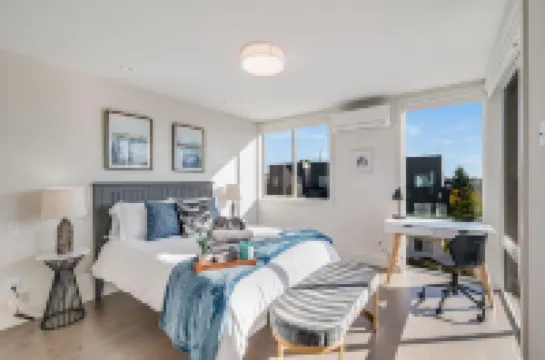 Rooftop Deck with Breathtaking Views - Stunning Modern Townhome فنادق في 