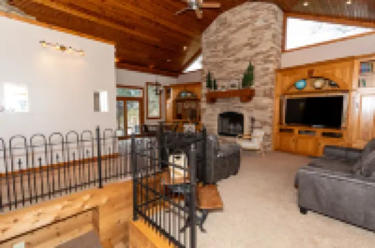 Heated Pool and Koi Pond - Charming Schoolhouse Escape