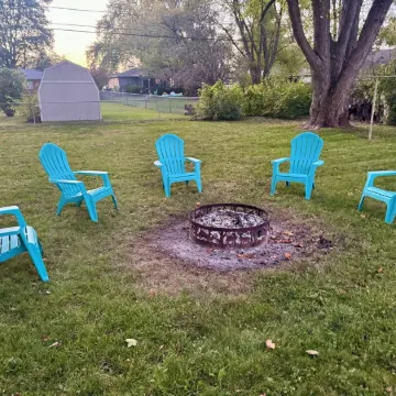 Charming 3-bedroom home near everything safe neighborhood. Family & pet-friendly