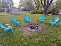 Charming 3-bedroom home near everything safe neighborhood. Family & pet-friendly