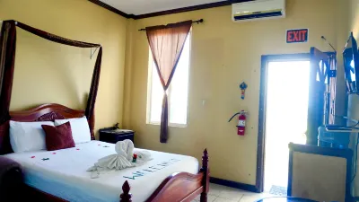 SeaView Studio w Balcony & Pool near Airport,2ndFl Luba Garifuna Cultural Museum附近的飯店