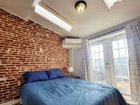 1-BD Home near Stadiums Free Parking - balcony