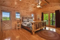 2 Masters, Theater, Pool, Sauna,Scenic Mtn View's, Hot tub & Fire Pit Hotel di Cherry Log