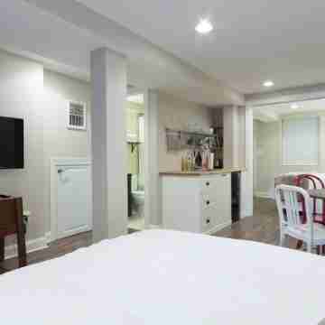 Charming H St Oasis close to Capitol and museums Rooms