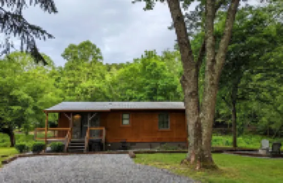 Private Hot Tub and Fire Pit Oasis - Charming Creekside Retreat