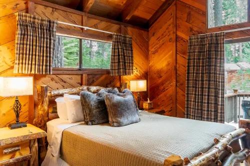 Hot Tub, Espresso, Warm Living Area - Inviting Cozy Retreat