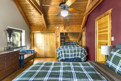 Basecamp Cabin: Log Cabin Near Trails Central to Grand Canyon Sedona Williams 레이몬드 카운티 공원 주변 호텔