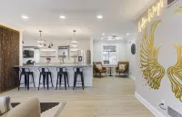 Hot Tub, Gas Fire Pit and Unique Murals - Stunning Oasis