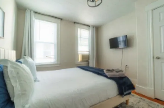 Spacious 3BR - Walk to Downtown Salem, Game Room!<br>