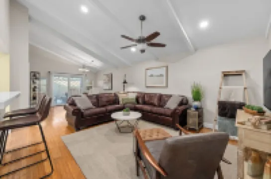 Entire condo in Bakersfield with WiFi, AC