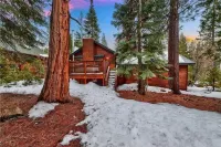 Beautiful Mountain Lake House in Kingswood Estates with Hot Tub and Pool Table