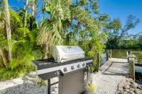 Canal Front and Heated Pool - Tranquil Coastal Haven Hotels in Anna Maria