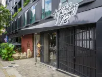 Hashtag 98 Hotel Hotels near Parroquia de San Jose de El Poblado