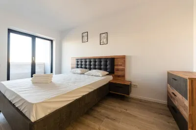 Vanda - Park-View Apartment with Private Balcony Hotels near Bucharest Băneasa Aurel Vlaicu International Airport