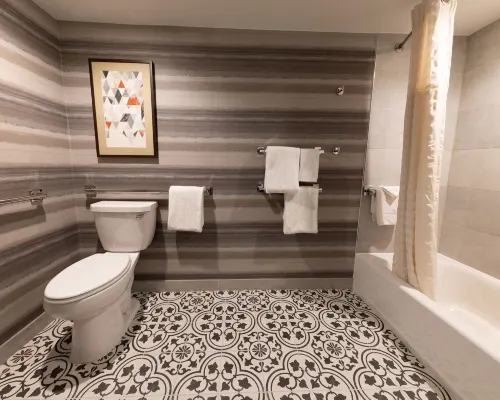 Embassy Suites by Hilton Phoenix Biltmore Rooms Photos