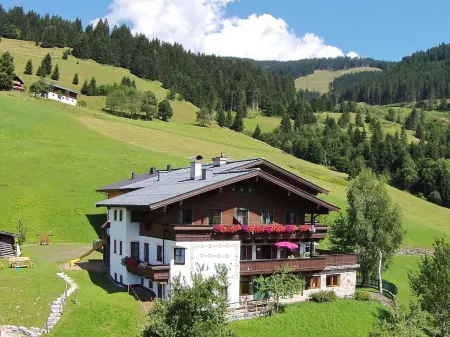 Large Apartment in Maria Alm with Terrace Отели в г. Гемайнде Мария Альм ам Штайнернен Мер
