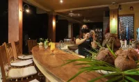 Capitán Suizo Beachfront Boutique Hotel - bar