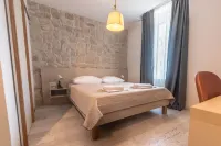 City Center Studio Apartments L&B