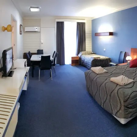 Amber Court Motor Inn