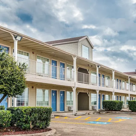 Motel 6 Waxahachie, TX