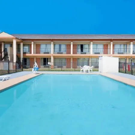 Super 8 by Wyndham Longview/I-20