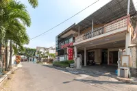 紅多茲酒店-蘇加諾哈達英達 鄰近DUCK RC DDR的酒店