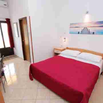 Room and Apartment Lea Rooms