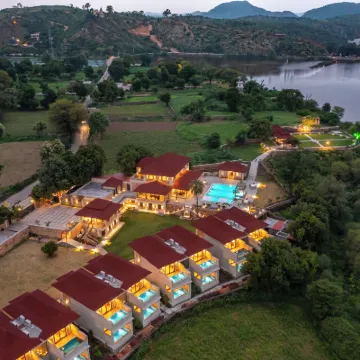 Sarasiruham Resort Private Pool Villa Hotels near EKlingji Temple