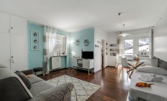 Studio Blue Petit - Happy Rentals