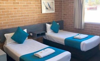 The Oaks Hotel Motel