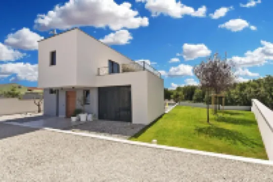 Spacious villa with pool and garden in Stokovci