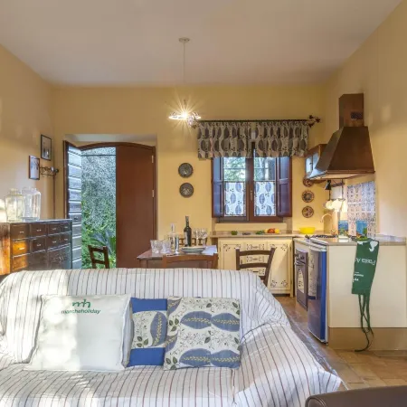 Lavish Home in Fermo with Pool