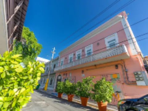 僅限女性的朱麗葉旅館 鄰近聖胡安大教堂的酒店