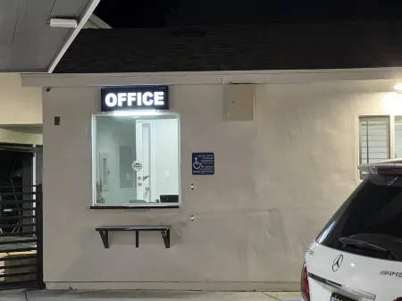 Erth Inn by Aga Bell Gardens