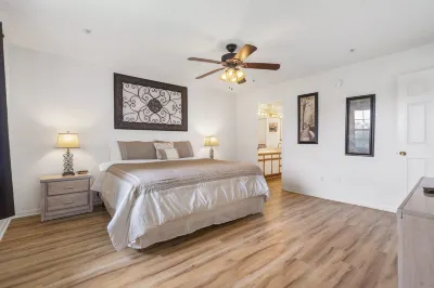 Home Away from Home - Close to DT Hotel dekat Branson Convention Center