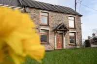 Lovely 3-Bed Cottage in The Quiet Hamlet of Horeb Hotels near WWT Llanelli Wetland Centre